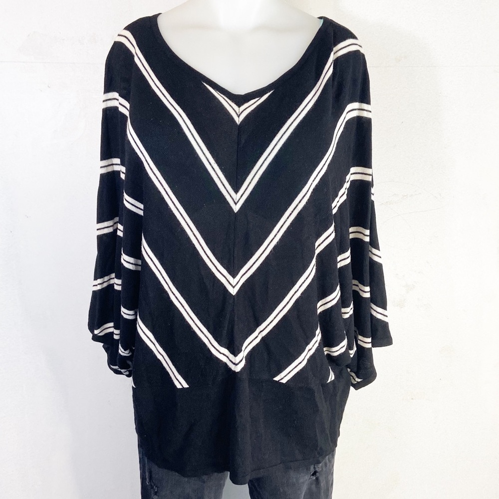 RED Black and White Chevron batwing sweater sz XL